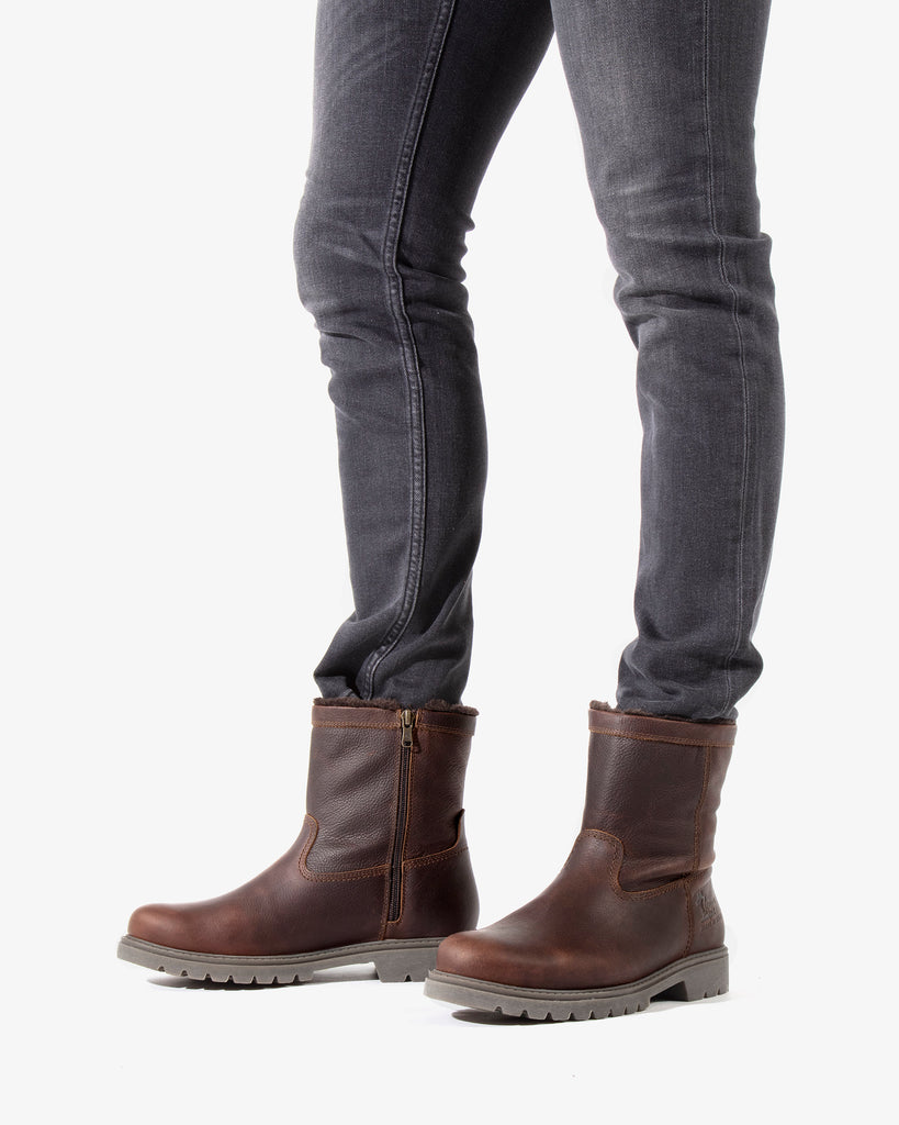 Fedro botas de piel con forro interior de pelo. castaño