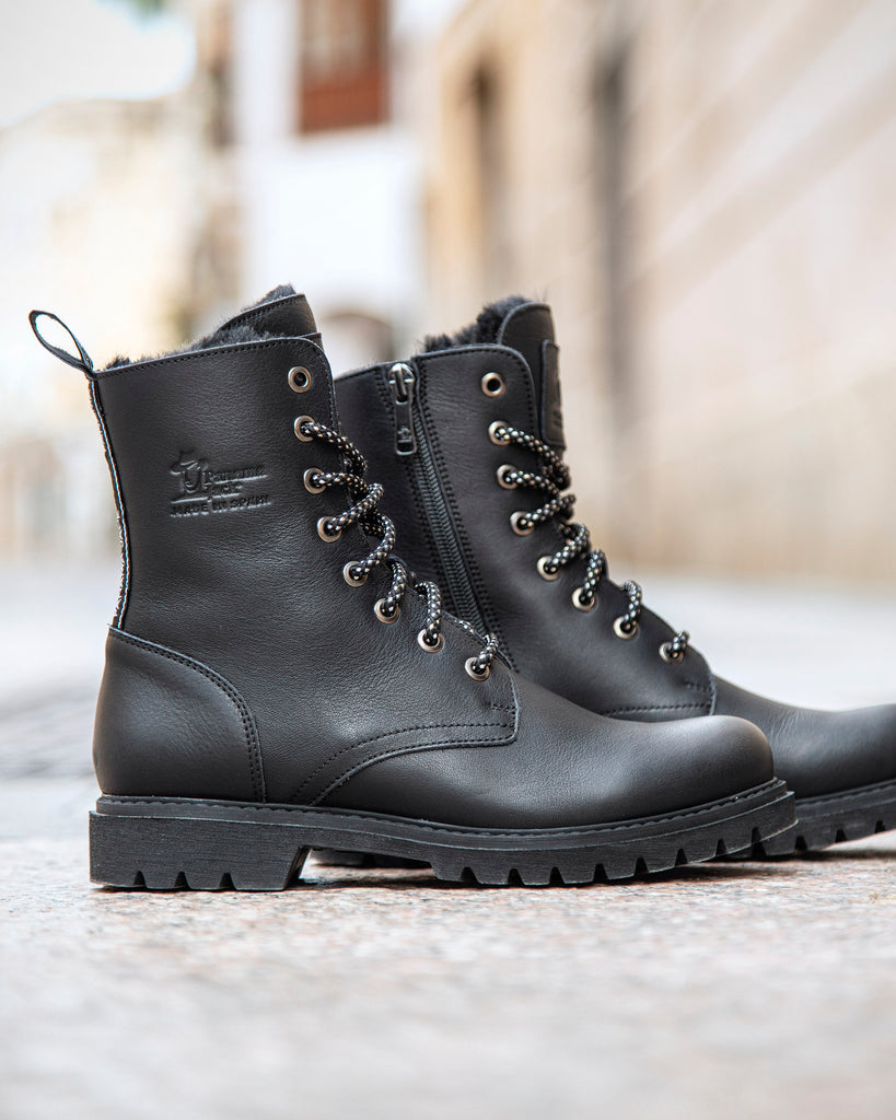 Frisia botas de piel con forro interior de pelo. negro