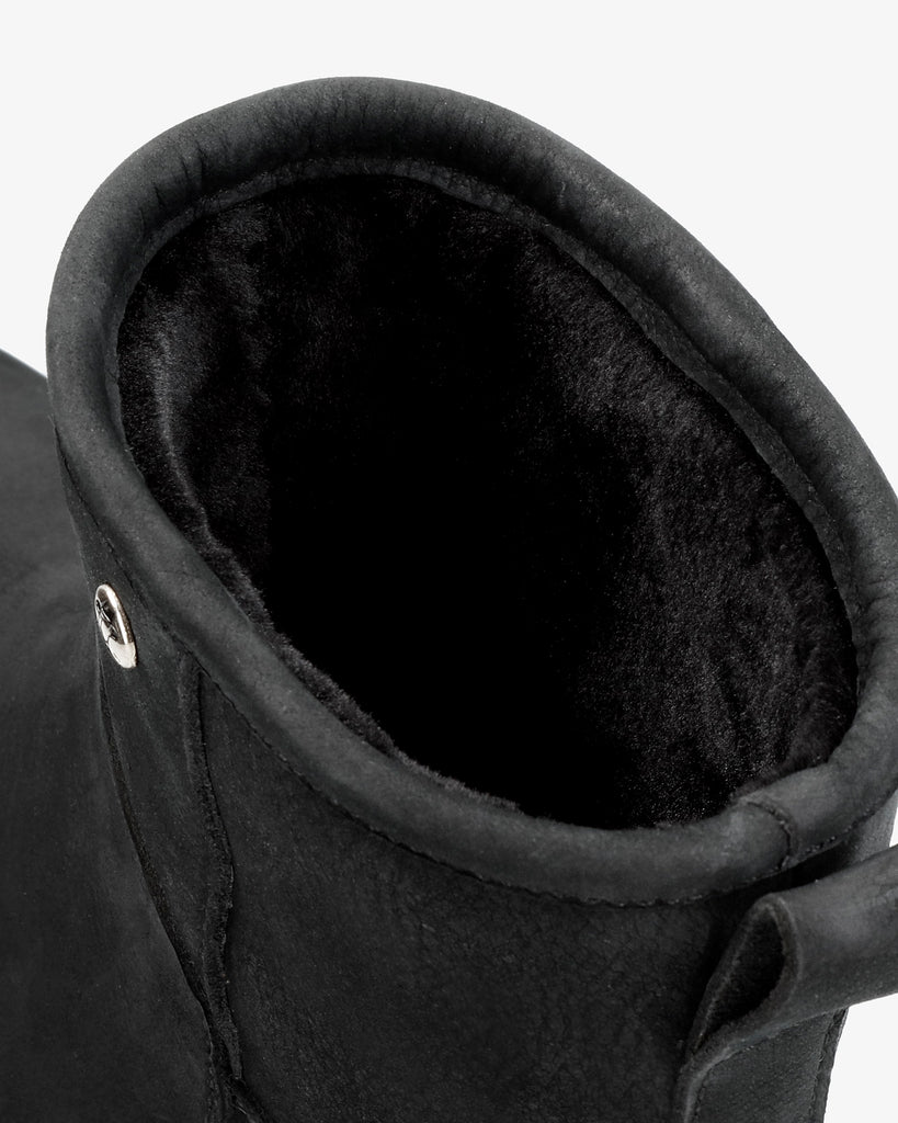 Laia botas de piel con forro interior de pelo. negro