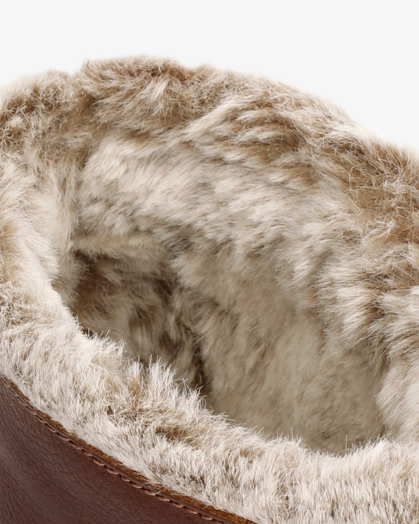 Piola botas de piel con forro interior de pelo. cuero